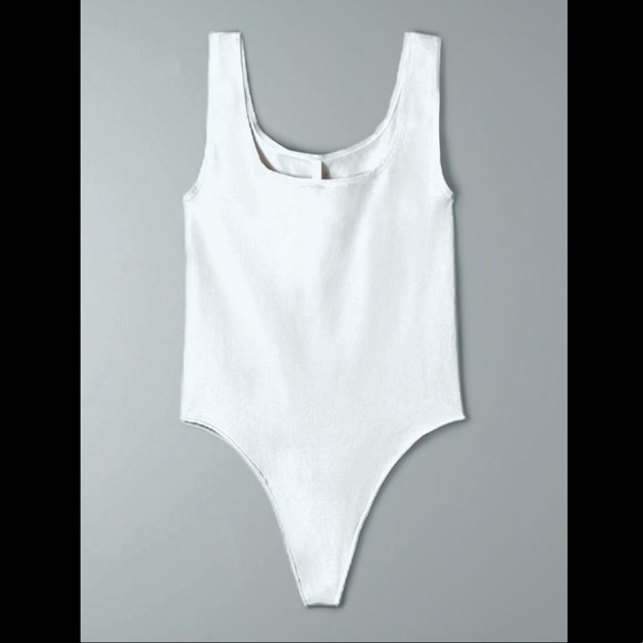 Babaton Tops - NWT Babaton seamless contour bodysuit